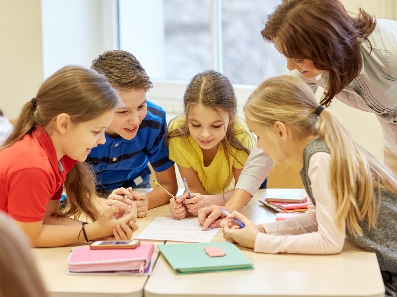 Ba mẹ nên dạy con cách làm việc nhóm hiệu quả - TEAMWORK